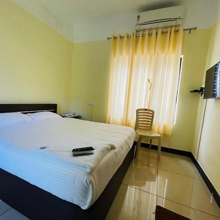 Hotel Akr Residency Kazhakuttam Exterior foto