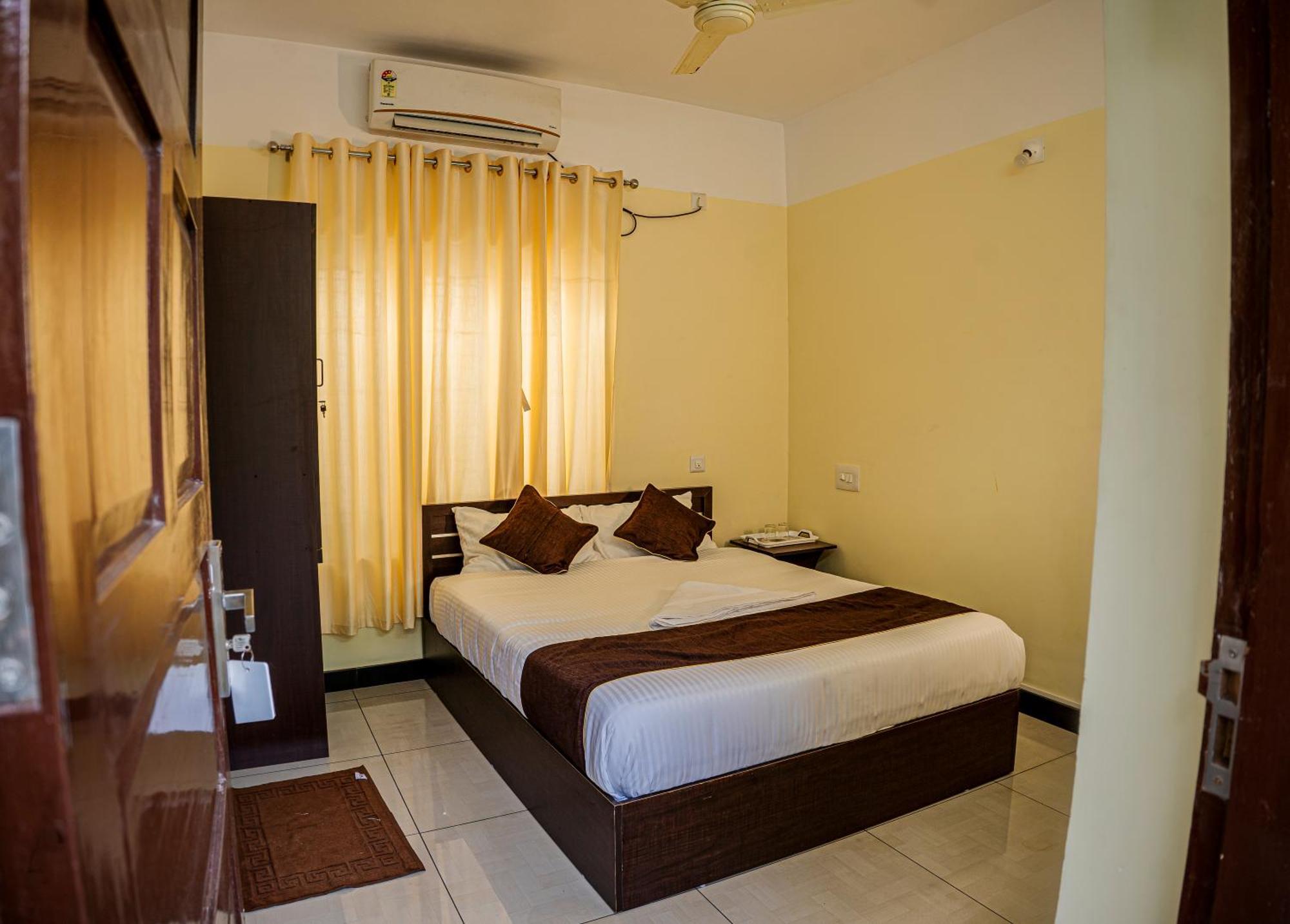 Hotel Akr Residency Kazhakuttam Exterior foto