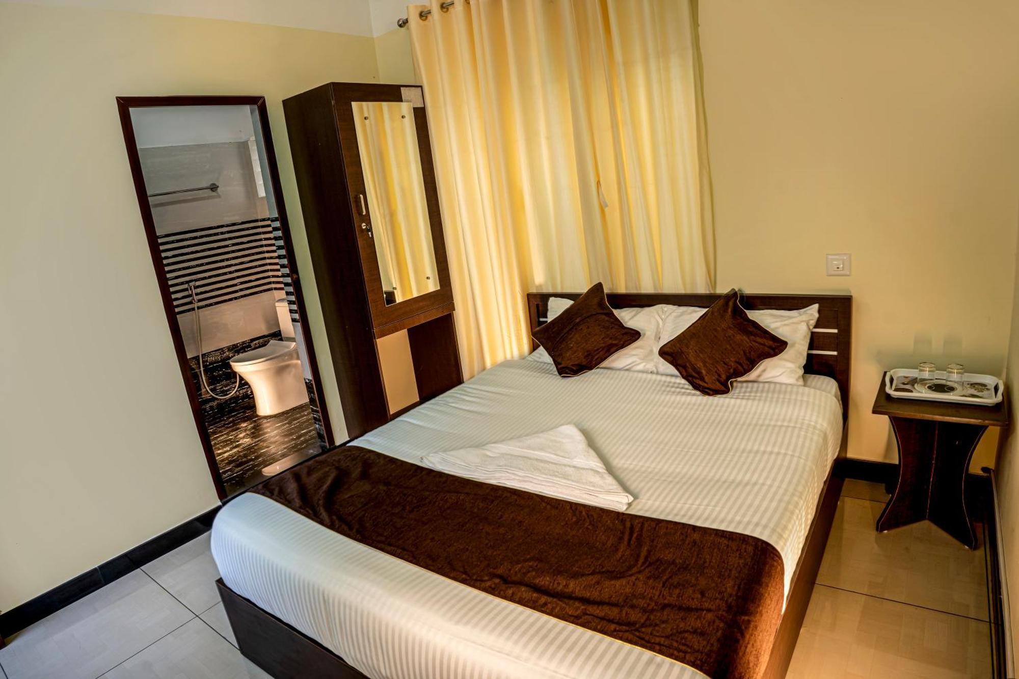 Hotel Akr Residency Kazhakuttam Exterior foto